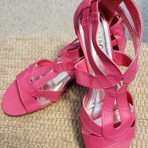 ***SOLD***Rouge Women's Sandal Fuchsia Size 9M